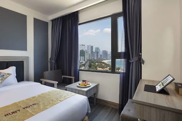 Deluxe Büyük Yataklı Tek Kişilik Oda, 1 Yatak Odası, Sigara İçilmez, Kısmi Deniz Manzarası