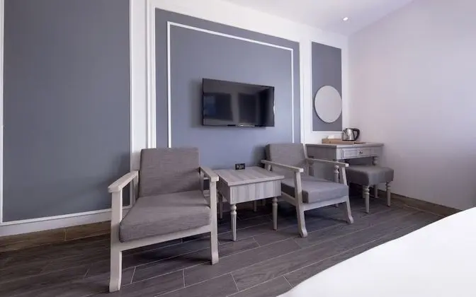 Deluxe Büyük Yataklı Tek Kişilik Oda, 1 Yatak Odası, Sigara İçilmez, Kısmi Deniz Manzarası