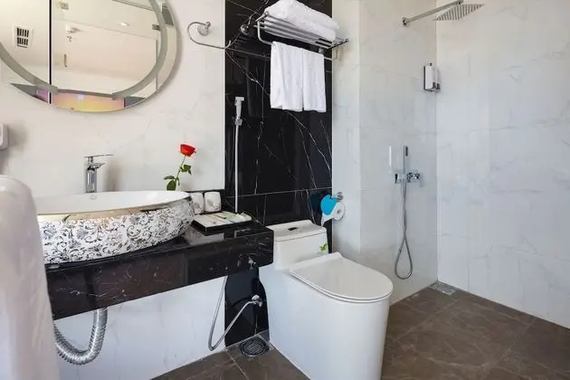 Deluxe Büyük Yataklı Tek Kişilik Oda, 1 Yatak Odası, Sigara İçilmez, Kısmi Deniz Manzarası