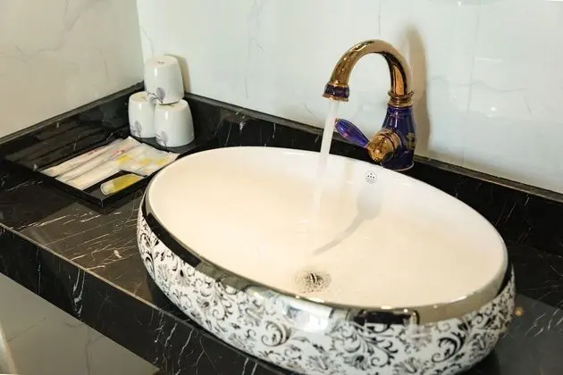 Deluxe Büyük Yataklı Tek Kişilik Oda, 1 Yatak Odası, Sigara İçilmez, Kısmi Deniz Manzarası