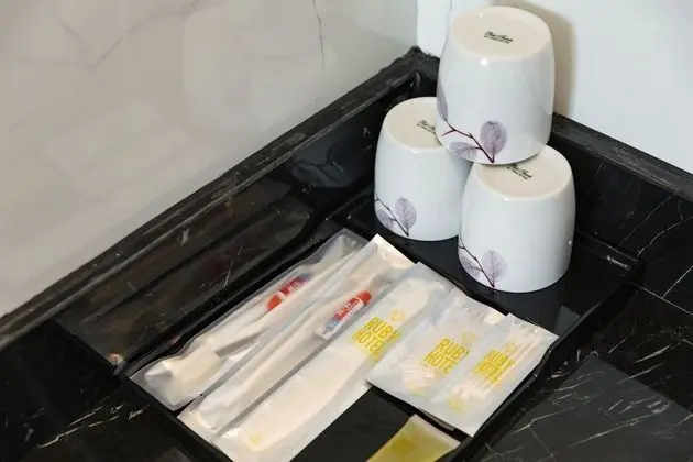 Deluxe Büyük Yataklı Tek Kişilik Oda, 1 Yatak Odası, Sigara İçilmez, Kısmi Deniz Manzarası