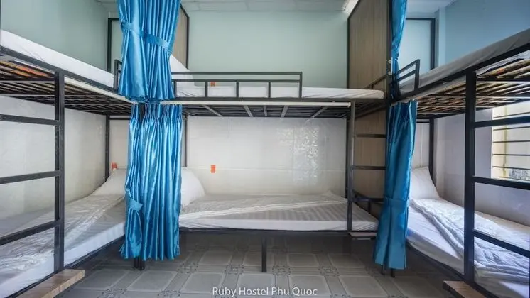 Ortak Ranzalı Oda, Karma Ranzalı Oda (6-Bed)