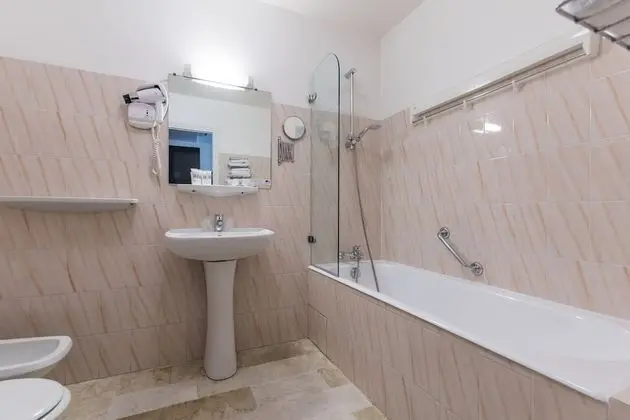 Standard Tek Büyük Yataklı Oda