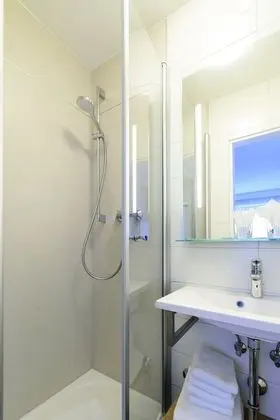 Tek Büyük Yataklı Oda, Balkon