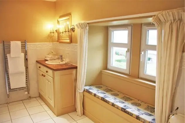 Premium Tek Büyük Yataklı Oda, Göl Manzaralı (Cairngorm Suite)