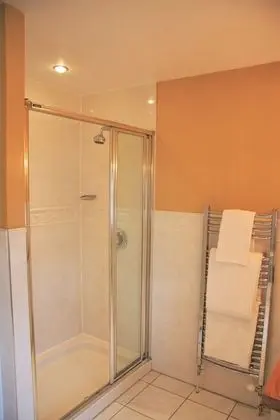 Premium Tek Büyük Yataklı Oda, Göl Manzaralı (Cairngorm Suite)