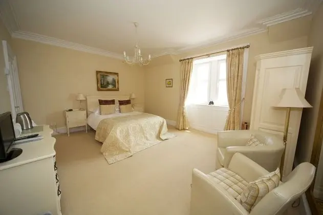 Premium Tek Büyük Yataklı Oda, Göl Manzaralı (Strathmore Suite)