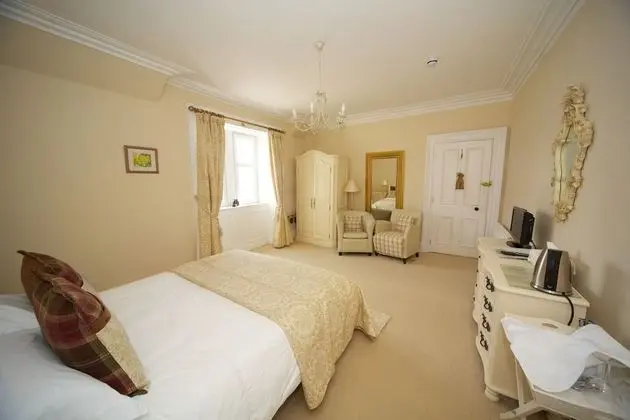 Premium Tek Büyük Yataklı Oda, Göl Manzaralı (Strathmore Suite)