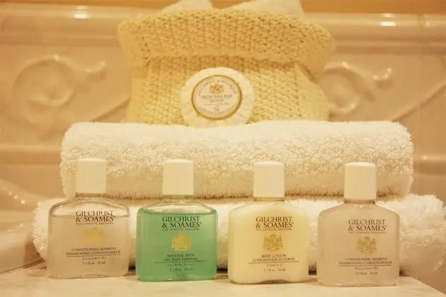 Premium Tek Büyük Yataklı Oda, Göl Manzaralı (Strathmore Suite)