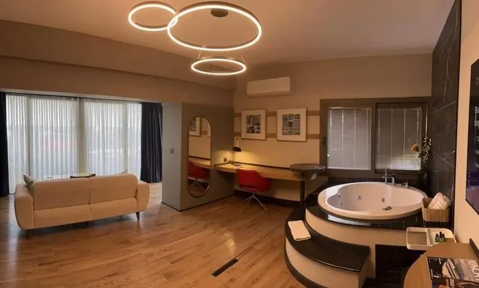 Family Suite, Deniz ve Şehir Manzaralı, Jakuzili