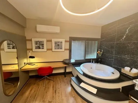 Family Suite, Deniz ve Şehir Manzaralı, Jakuzili