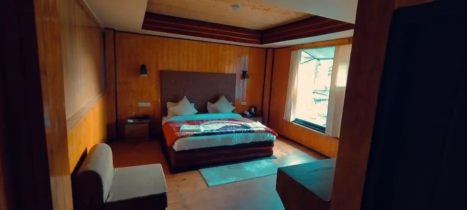 Deluxe Tek Büyük Yataklı Oda