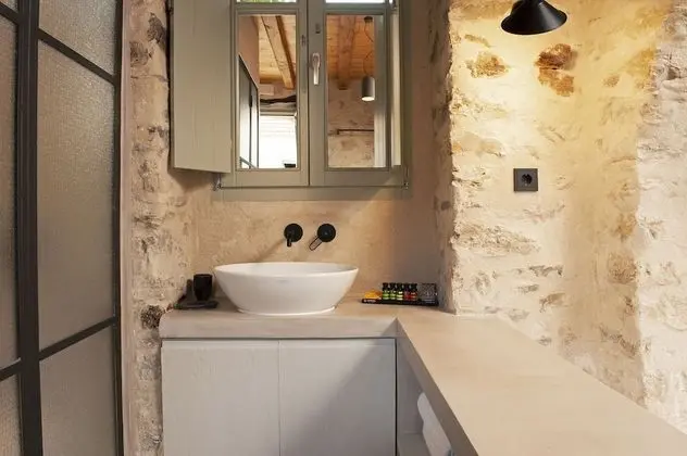 Traditional Arch Room