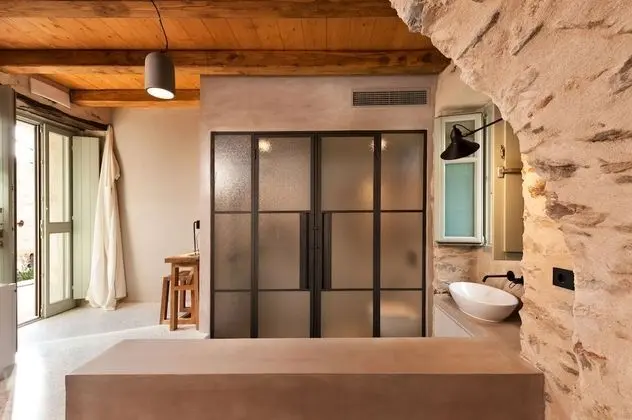 Traditional Arch Room