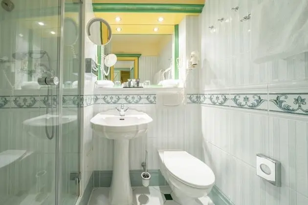 Comfort Tek Büyük Yataklı Oda, Balkon, Göl Kenarı