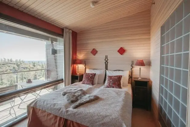 Tek Büyük veya İki Ayrı Yataklı Oda, Tepe Manzaralı