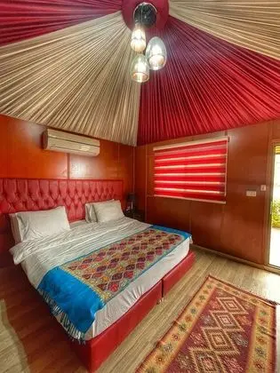 Deluxe Tek Büyük veya İki Ayrı Yataklı Oda
