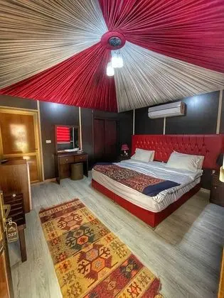 Deluxe Tek Büyük veya İki Ayrı Yataklı Oda