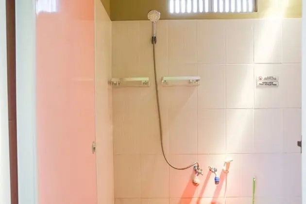 Basic İki Ayrı Yataklı Oda, Ortak Banyo