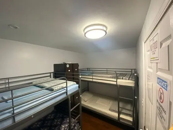 Basic Ortak Ranzalı Oda, Sadece erkekler için (Room A)