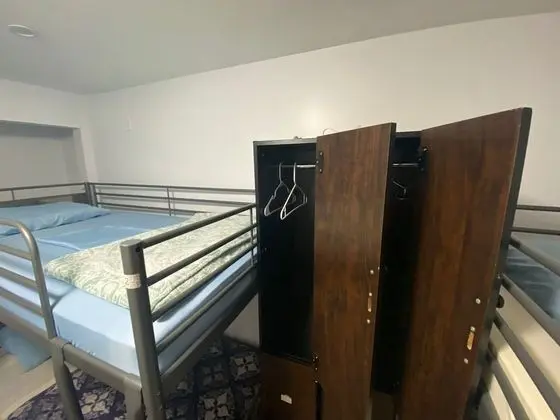 Basic Ortak Ranzalı Oda, Sadece erkekler için (Room A)