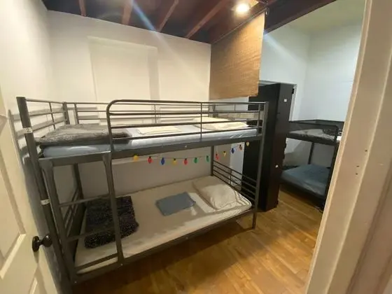 Basic Ortak Ranzalı Oda, Sadece erkekler için (Room A)