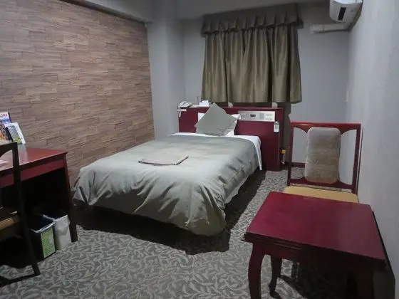 Tek Kişilik Oda, Sigara İçilebilir