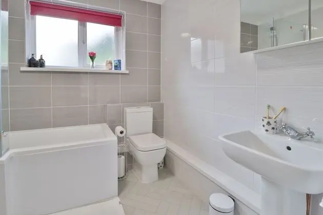 Bungalov, Ortak Banyo