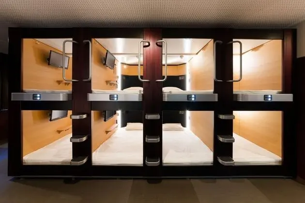 Economy Oda, Sadece erkekler için (Bottom Capsule, no tattoos in sauna)
