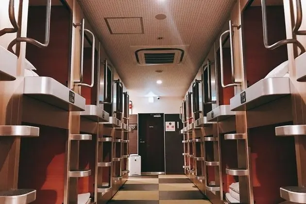 Economy Oda, Sadece erkekler için (Top Capsule, no tattoos in sauna)