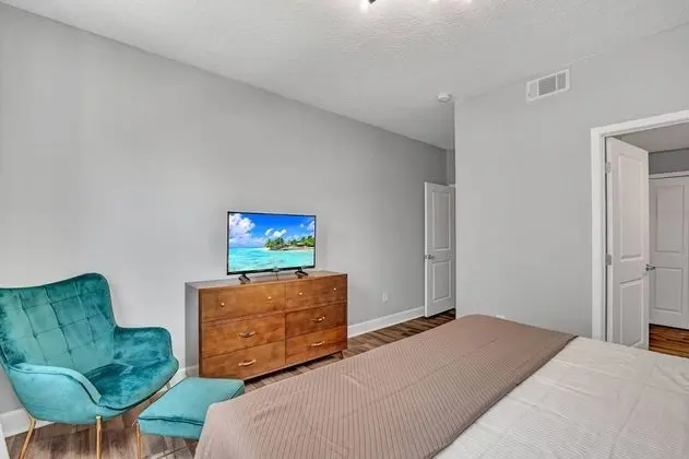 2 Bedroom Vacation Condo (2011)