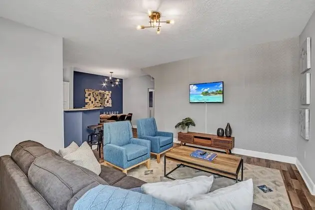2 Bedroom Vacation Condo (2011)