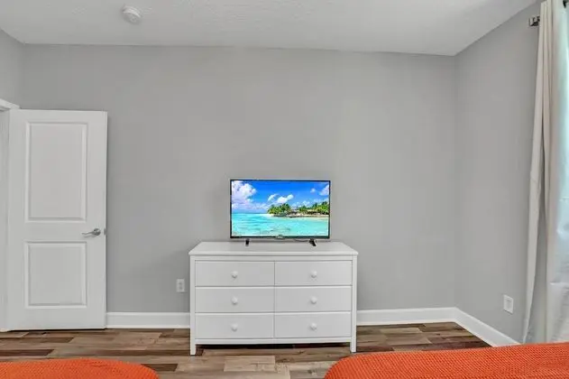 2 Bedroom Vacation Condo (2011)