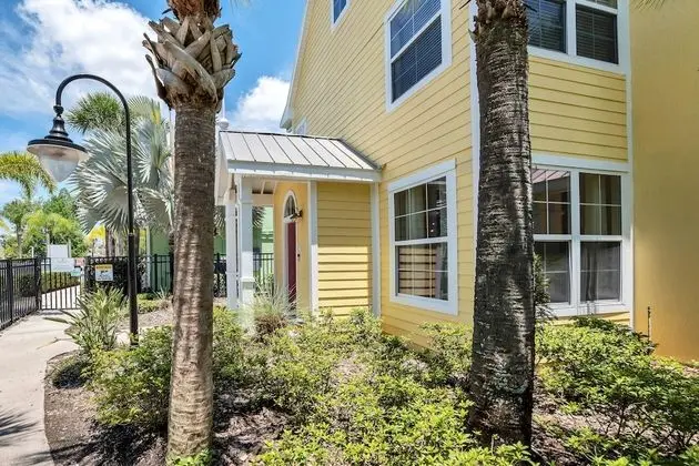 2 Bedroom Vacation Condo (2011)