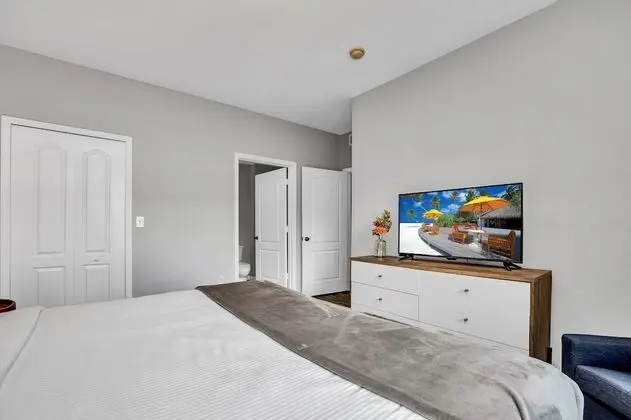 2 Bedroom Vacation Condo (2016)