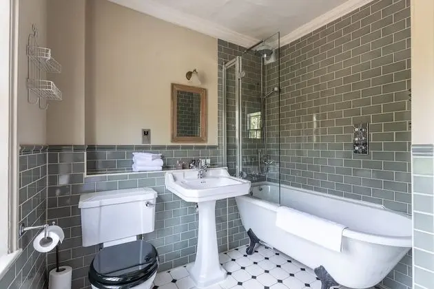 Superior Tek Büyük Yataklı Oda, Banyolu/Duşlu, Avlu Manzaralı