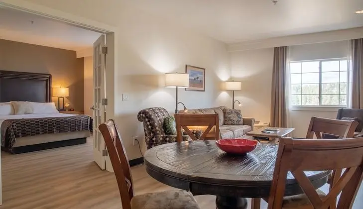 Superior Süit, 1 En Büyük (King) Boy Yatak, Manzaralı (Pine View Junior King Suite)
