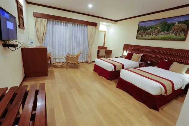 Deluxe Tek Büyük veya İki Ayrı Yataklı Oda, Kısmi Göl Manzaralı