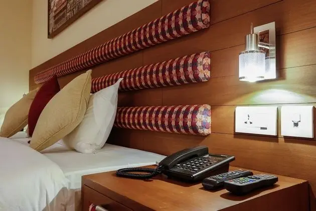 Deluxe Tek Büyük veya İki Ayrı Yataklı Oda, Kısmi Göl Manzaralı