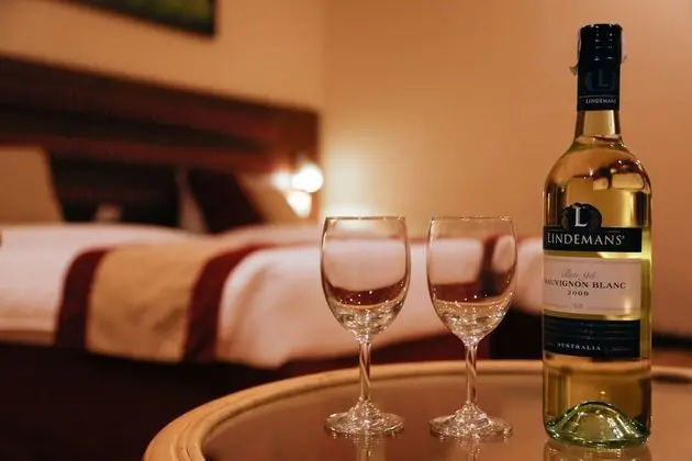 Deluxe Tek Büyük veya İki Ayrı Yataklı Oda, Kısmi Göl Manzaralı