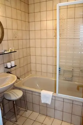 Classic Tek Büyük Yataklı Oda