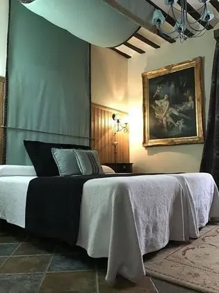 İki Ayrı Yataklı Oda, Ortak Banyo