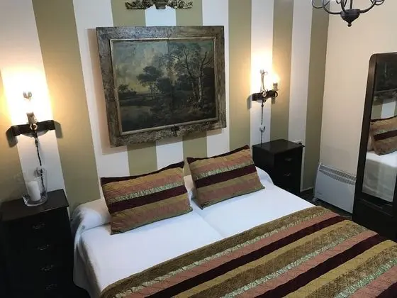 İki Ayrı Yataklı Oda, Ortak Banyo