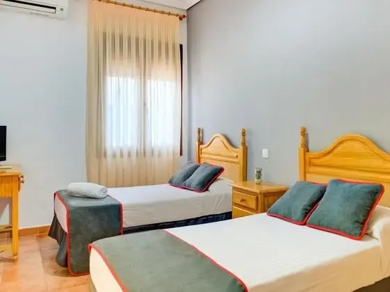 Economy Tek Büyük veya İki Ayrı Yataklı Oda