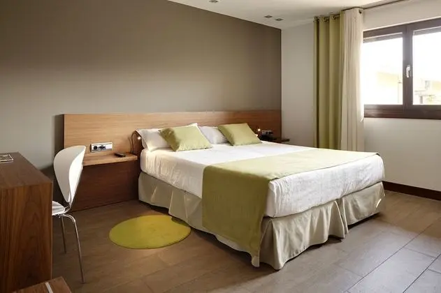 Tek Büyük veya İki Ayrı Yataklı Oda, Dağ Manzaralı