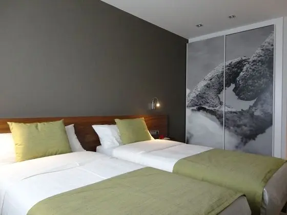 Üç Kişilik Oda, Dağ Manzaralı