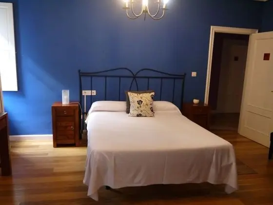 Büyük Yataklı Tek Kişilik Oda