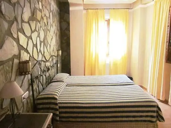 Tek Büyük veya İki Ayrı Yataklı Oda, Dağ Manzaralı