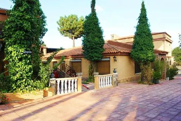 Tek Büyük veya İki Ayrı Yataklı Oda, Dağ Manzaralı