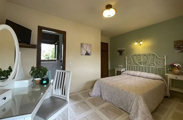 Traditional Tek Büyük Yataklı Oda